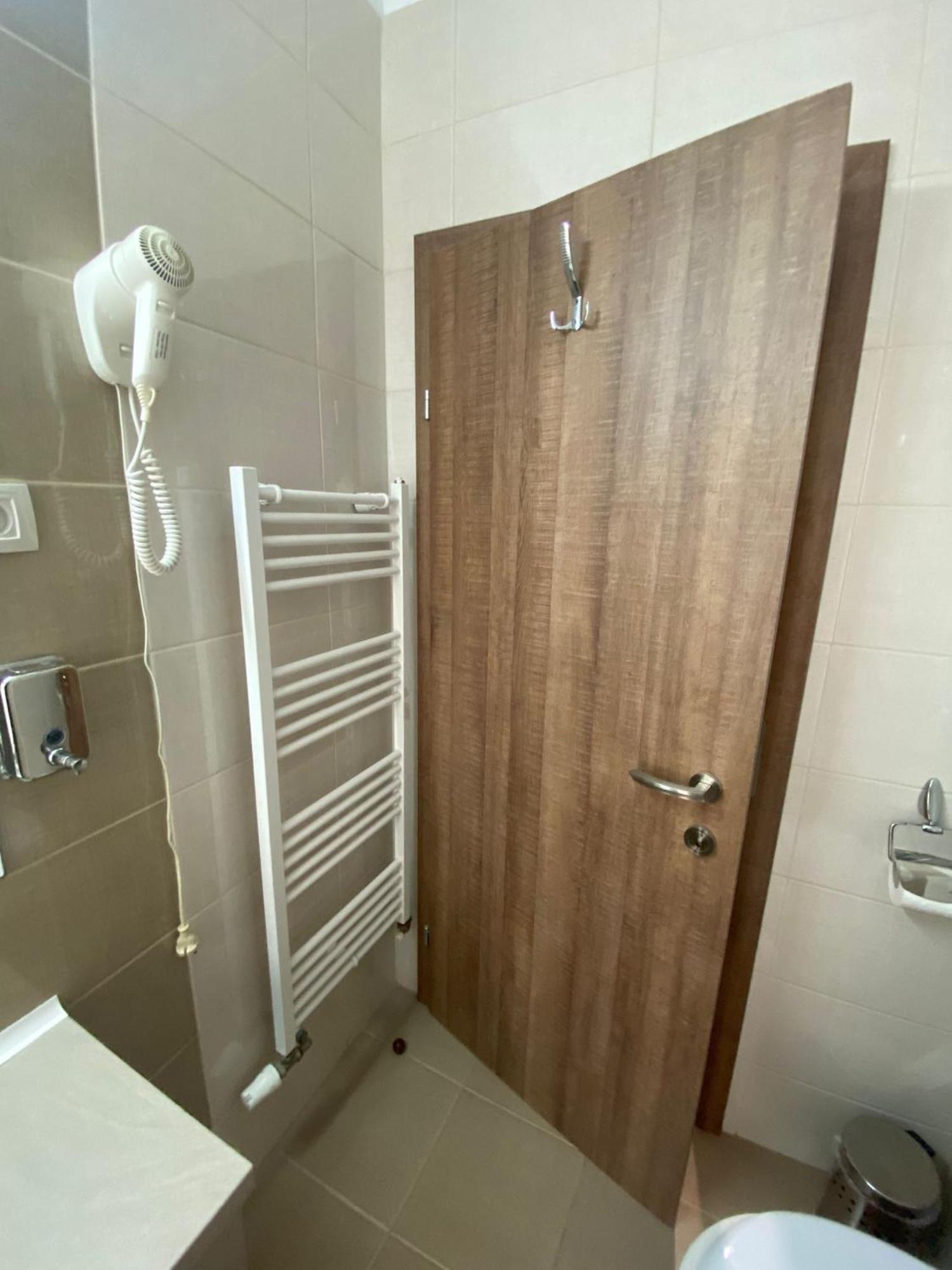 Pension Mora Cluj-Napoca Buitenkant foto